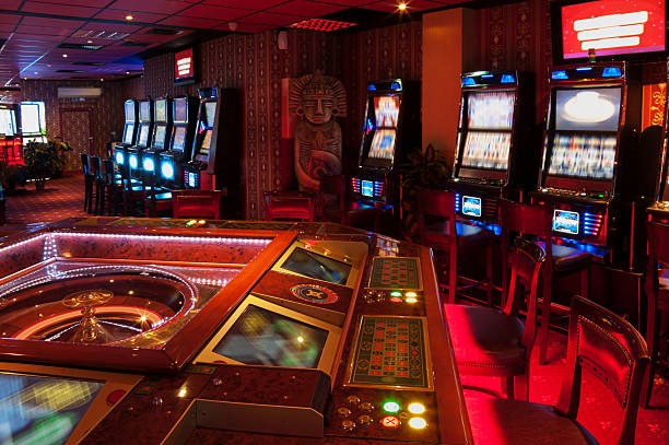 Multi-game dashboard showing slot and live casino options
